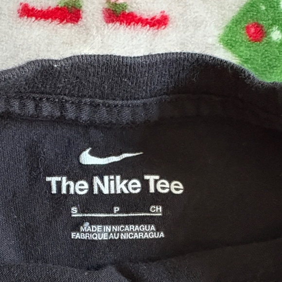 Nike Kids Christmas Globe Tee - Picture 3 of 4